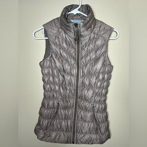 Athleta Lightweight Puffer Vest